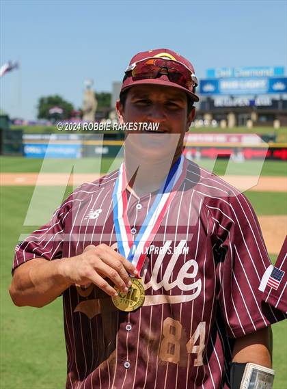 Thumbnail 1 in Hawley vs. Collinsville (UIL 2A Baseball Final Medal Ceremony) photogallery.
