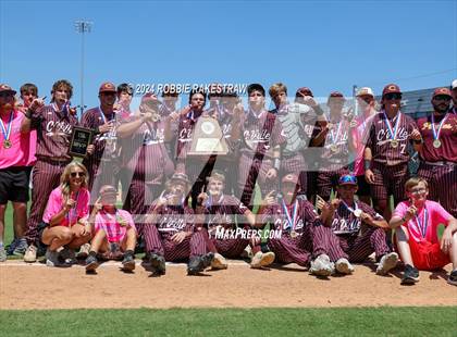Thumbnail 2 in Hawley vs. Collinsville (UIL 2A Baseball Final Medal Ceremony) photogallery.