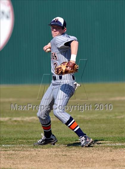 Thumbnail 3 in Naaman Forest vs. McKinney North (Carrollton Diamond Classic) photogallery.