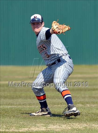 Thumbnail 2 in Naaman Forest vs. McKinney North (Carrollton Diamond Classic) photogallery.