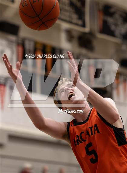 Thumbnail 2 in Arcata vs. Lincoln (Bambauer Tournament) photogallery.