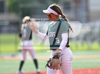 Thumbnail 1 in West Linn vs Jesuit (OSAA 6A 1st Round) photogallery.