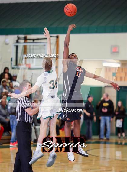 Thumbnail 1 in Coloma vs Benton Harbor (MHSAA District Playoff) photogallery.