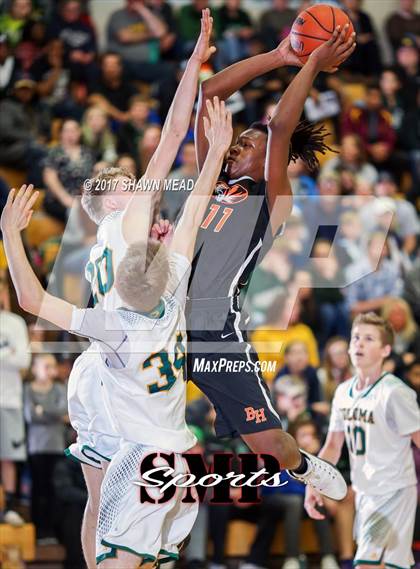 Thumbnail 2 in Coloma vs Benton Harbor (MHSAA District Playoff) photogallery.