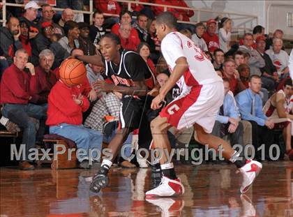 Thumbnail 1 in Mt. Vernon vs Centralia (3A Regionals Semifinals) photogallery.