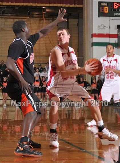 Thumbnail 1 in Mt. Vernon vs Centralia (3A Regionals Semifinals) photogallery.