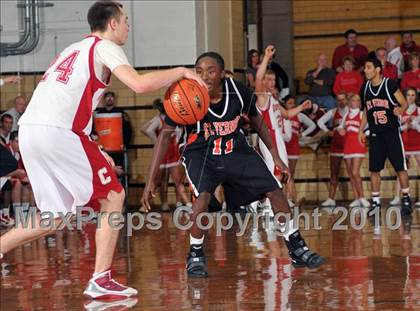 Thumbnail 2 in Mt. Vernon vs Centralia (3A Regionals Semifinals) photogallery.