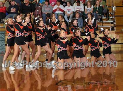 Thumbnail 2 in Mt. Vernon vs Centralia (3A Regionals Semifinals) photogallery.