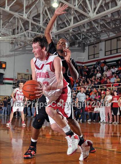 Thumbnail 2 in Mt. Vernon vs Centralia (3A Regionals Semifinals) photogallery.