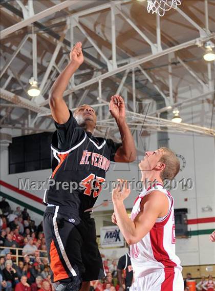 Thumbnail 2 in Mt. Vernon vs Centralia (3A Regionals Semifinals) photogallery.