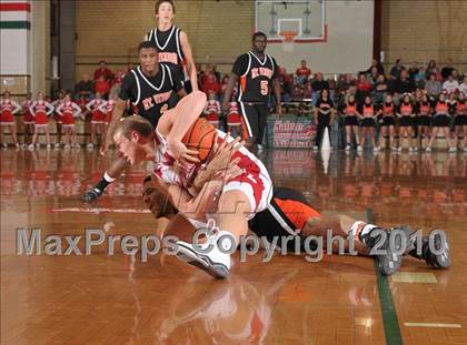 Thumbnail 1 in Mt. Vernon vs Centralia (3A Regionals Semifinals) photogallery.