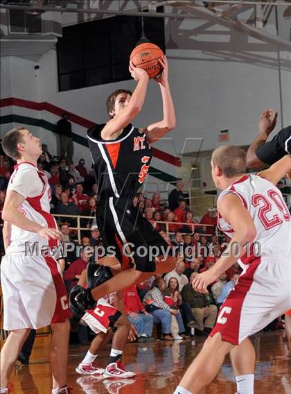 Thumbnail 1 in Mt. Vernon vs Centralia (3A Regionals Semifinals) photogallery.