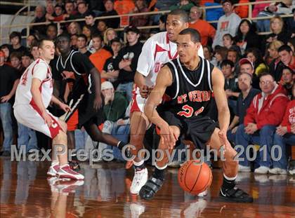 Thumbnail 3 in Mt. Vernon vs Centralia (3A Regionals Semifinals) photogallery.