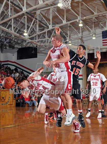 Thumbnail 2 in Mt. Vernon vs Centralia (3A Regionals Semifinals) photogallery.