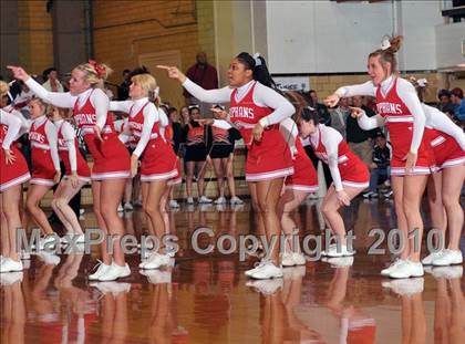 Thumbnail 1 in Mt. Vernon vs Centralia (3A Regionals Semifinals) photogallery.