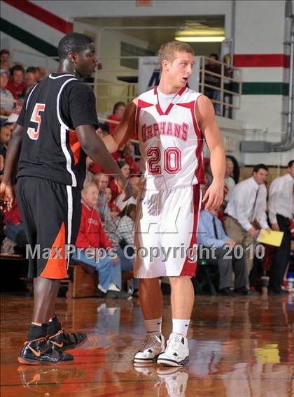 Thumbnail 1 in Mt. Vernon vs Centralia (3A Regionals Semifinals) photogallery.