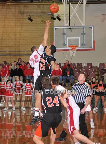 Thumbnail 1 in Mt. Vernon vs Centralia (3A Regionals Semifinals) photogallery.