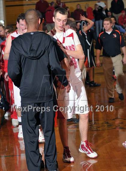 Thumbnail 2 in Mt. Vernon vs Centralia (3A Regionals Semifinals) photogallery.
