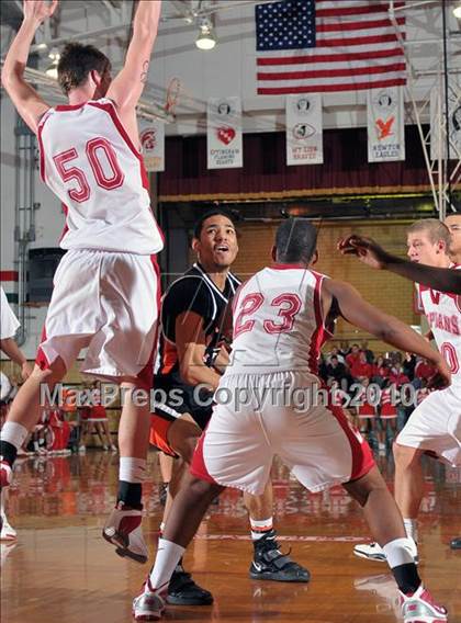 Thumbnail 2 in Mt. Vernon vs Centralia (3A Regionals Semifinals) photogallery.
