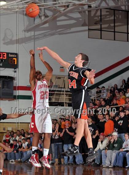 Thumbnail 1 in Mt. Vernon vs Centralia (3A Regionals Semifinals) photogallery.