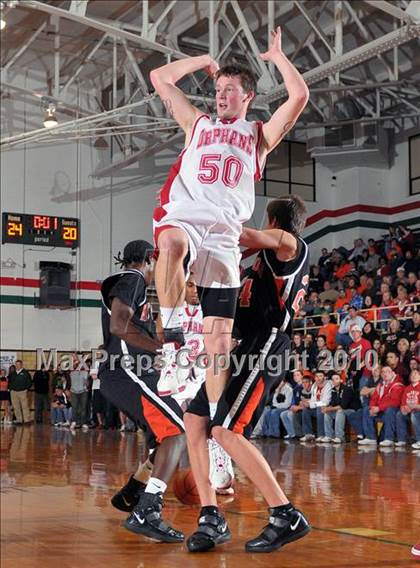 Thumbnail 2 in Mt. Vernon vs Centralia (3A Regionals Semifinals) photogallery.