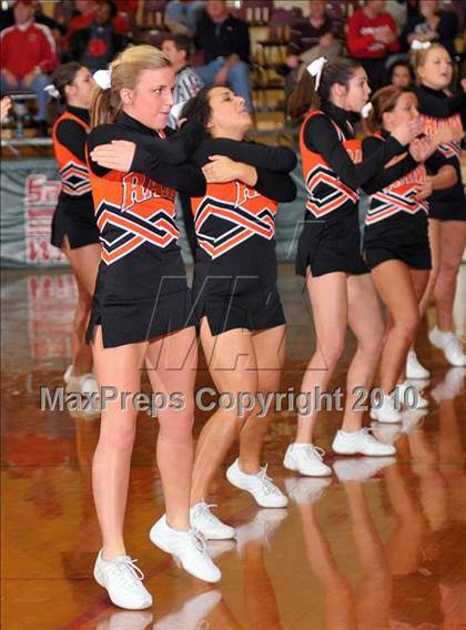 Thumbnail 3 in Mt. Vernon vs Centralia (3A Regionals Semifinals) photogallery.