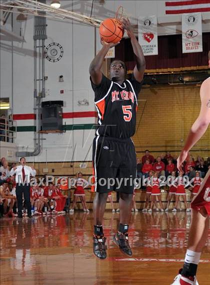 Thumbnail 3 in Mt. Vernon vs Centralia (3A Regionals Semifinals) photogallery.