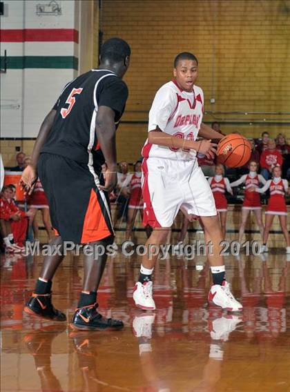 Thumbnail 1 in Mt. Vernon vs Centralia (3A Regionals Semifinals) photogallery.