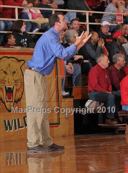Thumbnail 1 in Mt. Vernon vs Centralia (3A Regionals Semifinals) photogallery.