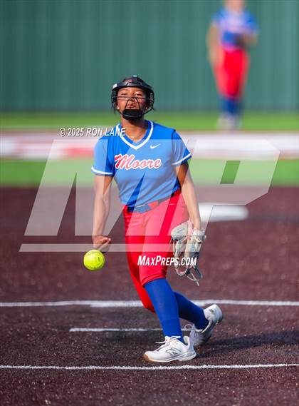 Thumbnail 3 in Moore @ Mustang photogallery.