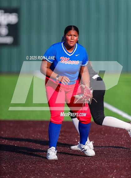 Thumbnail 3 in Moore @ Mustang photogallery.