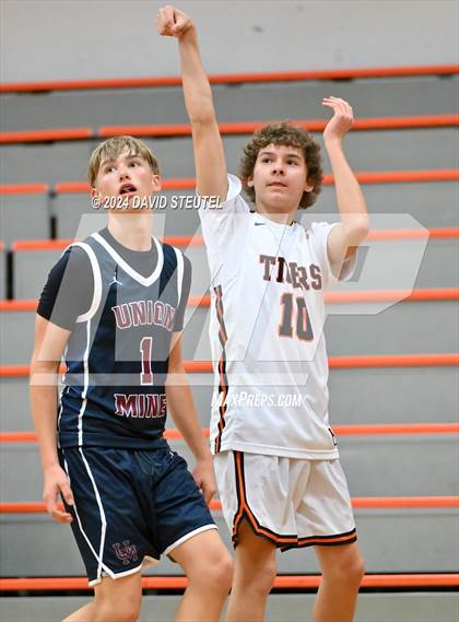 Thumbnail 1 in JV: Union Mine vs. Roseville (Tiger Classic) photogallery.