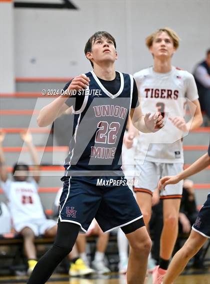 Thumbnail 2 in JV: Union Mine vs. Roseville (Tiger Classic) photogallery.