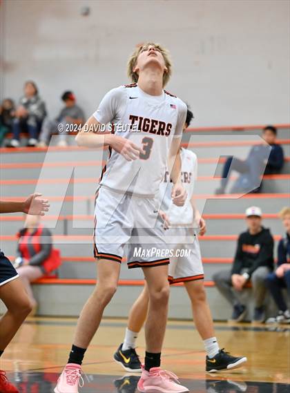 Thumbnail 1 in JV: Union Mine vs. Roseville (Tiger Classic) photogallery.