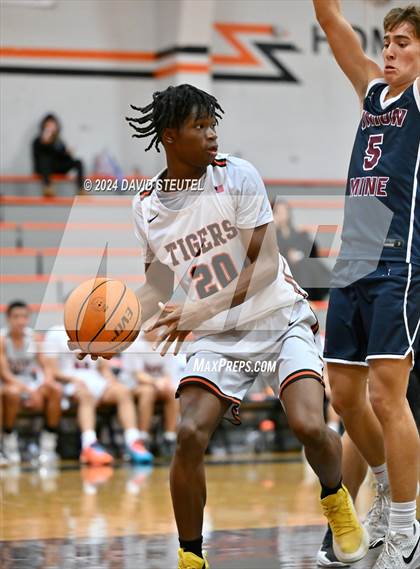 Thumbnail 2 in JV: Union Mine vs. Roseville (Tiger Classic) photogallery.