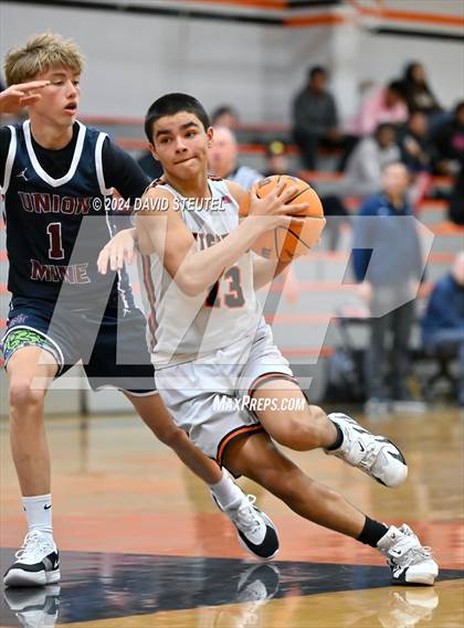 Thumbnail 2 in JV: Union Mine vs. Roseville (Tiger Classic) photogallery.