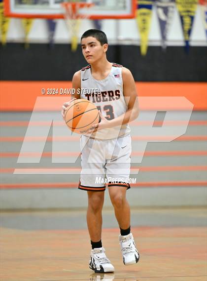 Thumbnail 2 in JV: Union Mine vs. Roseville (Tiger Classic) photogallery.