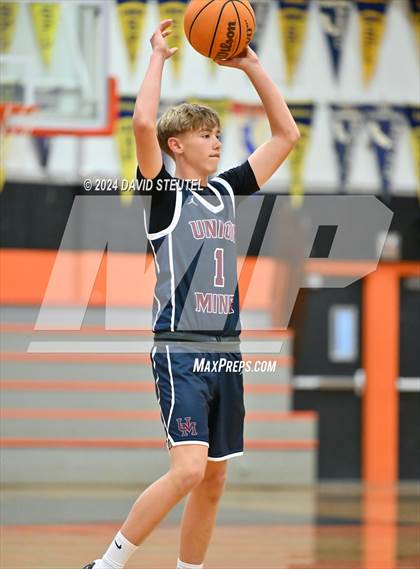 Thumbnail 2 in JV: Union Mine vs. Roseville (Tiger Classic) photogallery.