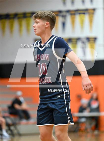 Thumbnail 2 in JV: Union Mine vs. Roseville (Tiger Classic) photogallery.