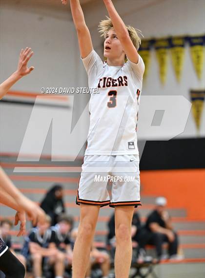 Thumbnail 2 in JV: Union Mine vs. Roseville (Tiger Classic) photogallery.