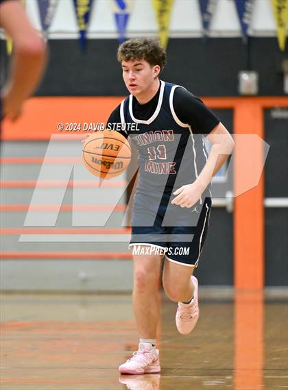 Thumbnail 2 in JV: Union Mine vs. Roseville (Tiger Classic) photogallery.