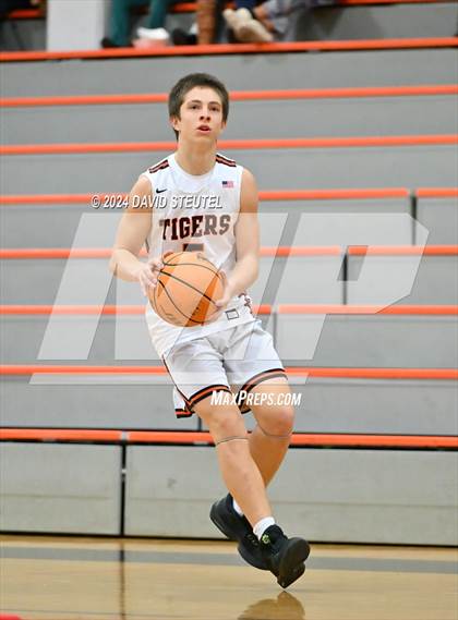 Thumbnail 1 in JV: Union Mine vs. Roseville (Tiger Classic) photogallery.