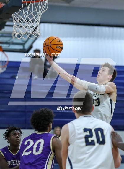 Thumbnail 1 in Kingfisher vs. Chickasha photogallery.