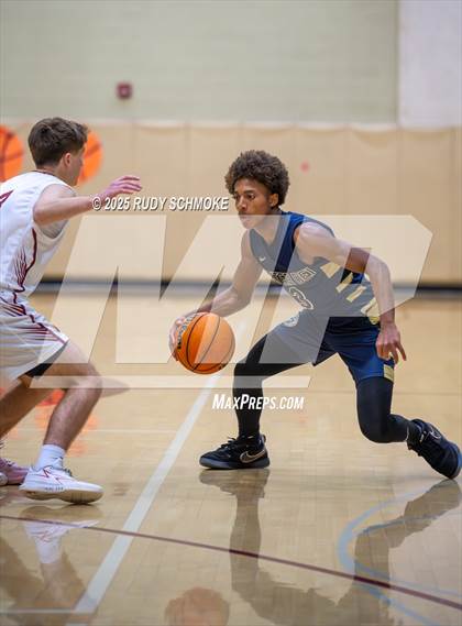 Thumbnail 3 in Mater Dei Catholic vs Mission Hills (CIF SDS Division 1 Round 1) photogallery.