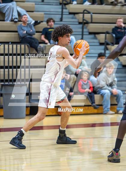 Thumbnail 2 in Mater Dei Catholic vs Mission Hills (CIF SDS Division 1 Round 1) photogallery.