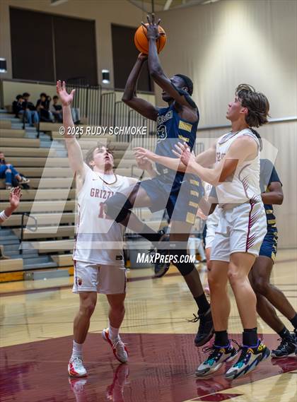 Thumbnail 2 in Mater Dei Catholic vs Mission Hills (CIF SDS Division 1 Round 1) photogallery.