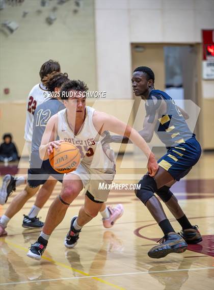 Thumbnail 1 in Mater Dei Catholic vs Mission Hills (CIF SDS Division 1 Round 1) photogallery.