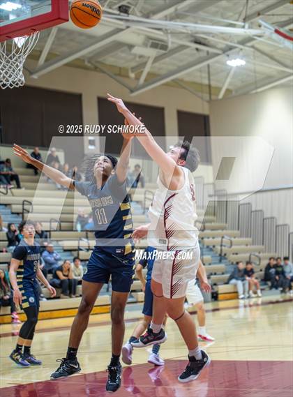 Thumbnail 3 in Mater Dei Catholic vs Mission Hills (CIF SDS Division 1 Round 1) photogallery.