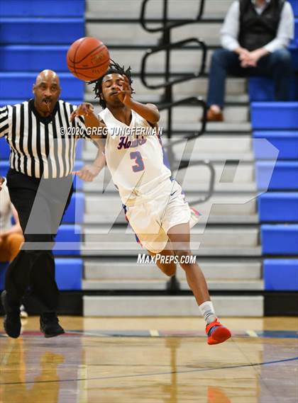 Thumbnail 2 in Tamalpais Boys Basketball (Extending the Season) photogallery.