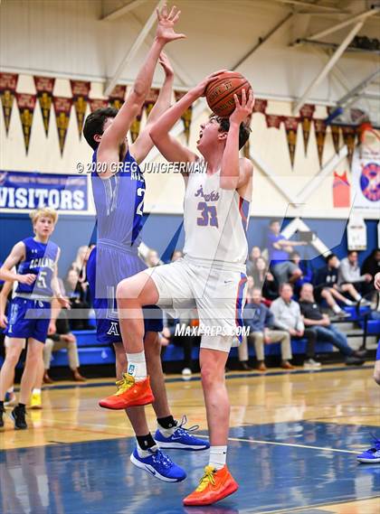 Thumbnail 1 in Tamalpais Boys Basketball (Extending the Season) photogallery.